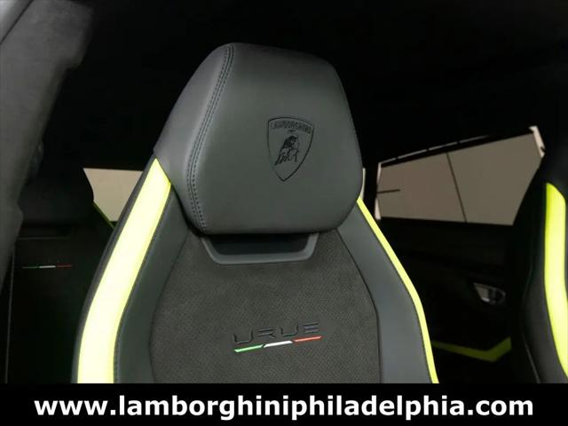 2022 Lamborghini Urus Graphite Capsule