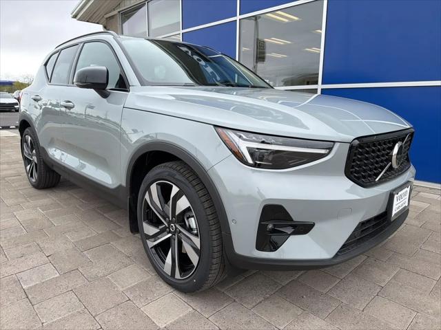 2026 Volvo XC40 Plus, B5 AWD Gas (mild hybrid), Dark