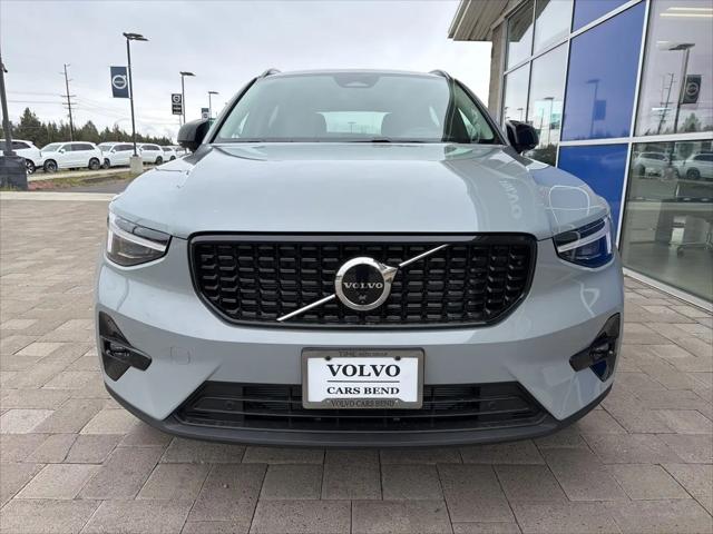 2026 Volvo XC40 Plus, B5 AWD Gas (mild hybrid), Dark
