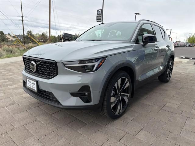 2026 Volvo XC40 Plus, B5 AWD Gas (mild hybrid), Dark