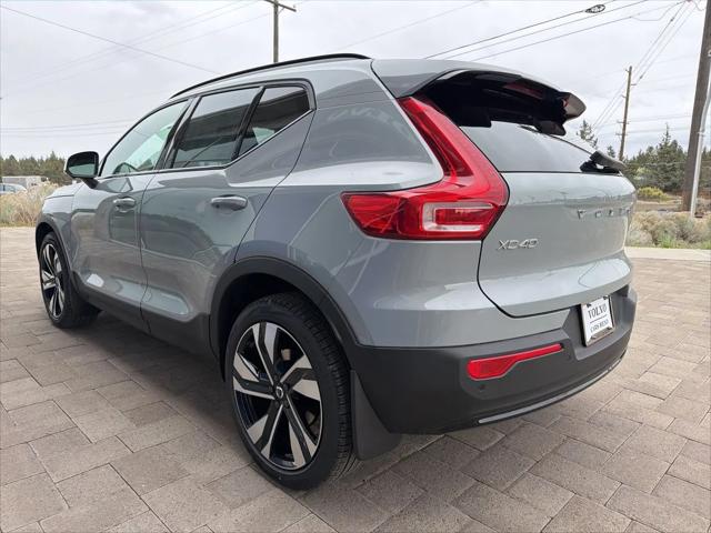 2026 Volvo XC40 Plus, B5 AWD Gas (mild hybrid), Dark
