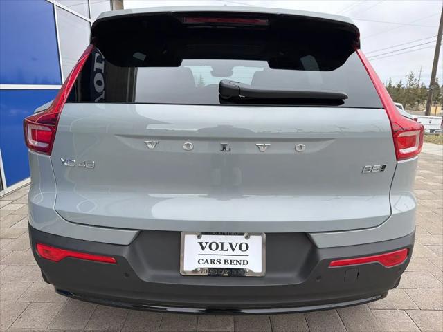 2026 Volvo XC40 Plus, B5 AWD Gas (mild hybrid), Dark