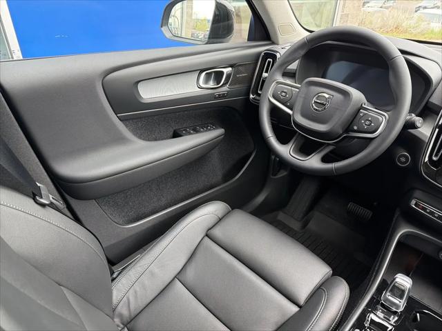 2026 Volvo XC40 Plus, B5 AWD Gas (mild hybrid), Dark