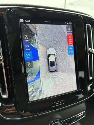 2026 Volvo XC40 Plus, B5 AWD Gas (mild hybrid), Dark