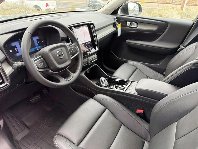 2026 Volvo XC40 Plus, B5 AWD Gas (mild hybrid), Dark