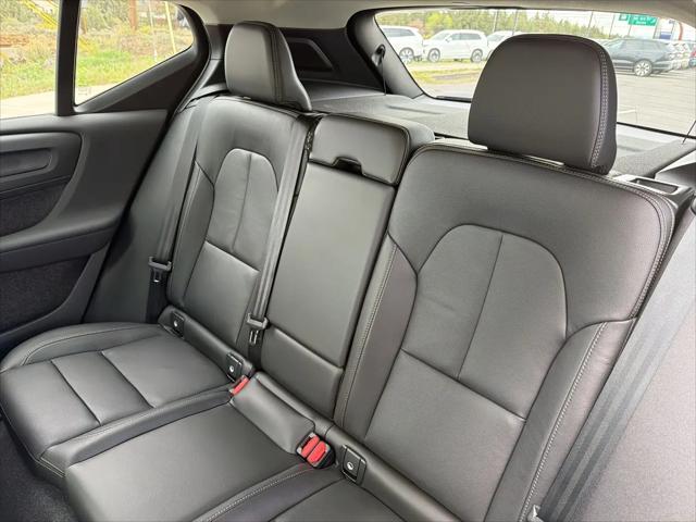 2026 Volvo XC40 Plus, B5 AWD Gas (mild hybrid), Dark