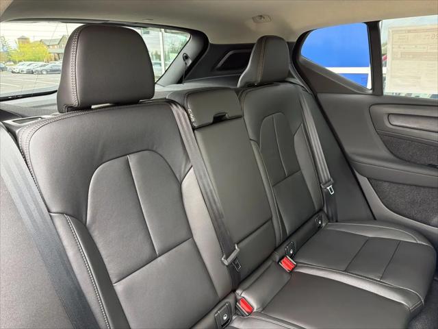 2026 Volvo XC40 Plus, B5 AWD Gas (mild hybrid), Dark