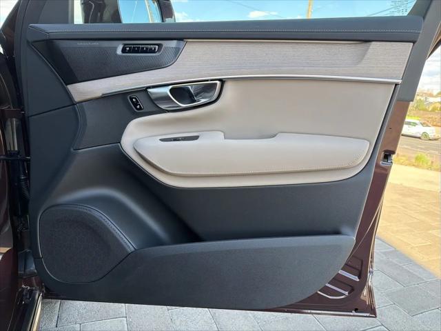 2026 Volvo XC90 Plug-In Hybrid Ultra, T8 AWD, Electric/Gasoline, Bright, 7 Seats