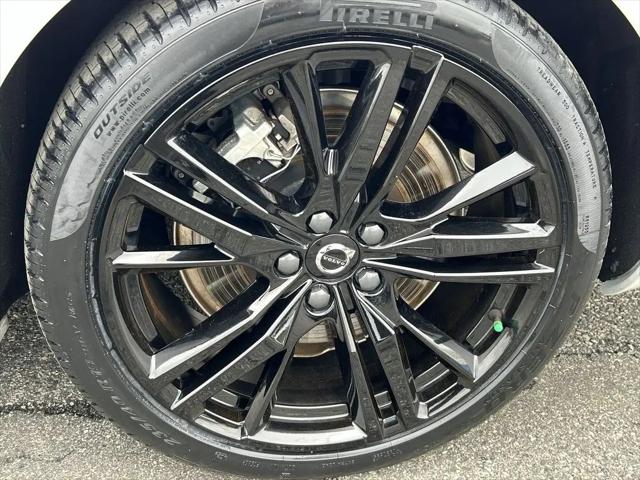 2025 Volvo S60 T8 Ultra Black Edition