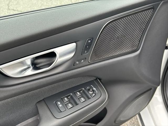 2025 Volvo S60 T8 Ultra Black Edition