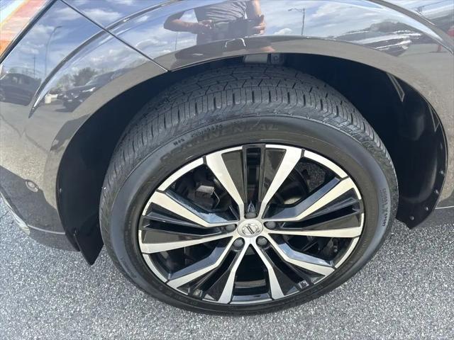 2023 Volvo XC60 B5 Plus Dark Theme