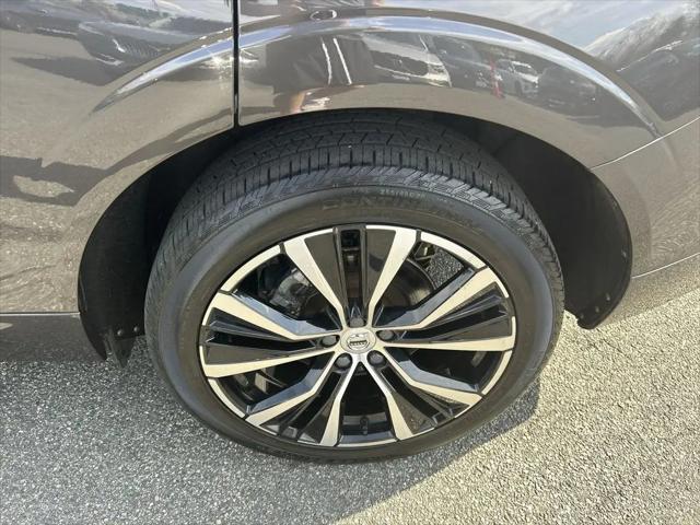 2023 Volvo XC60 B5 Plus Dark Theme