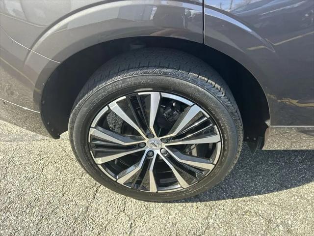 2023 Volvo XC60 B5 Plus Dark Theme