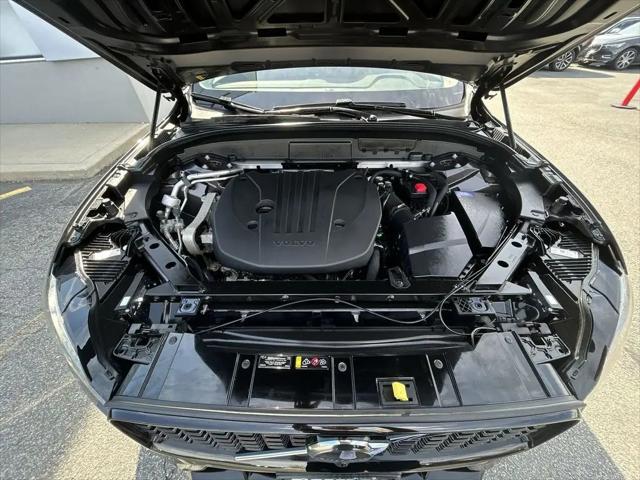 2023 Volvo XC60 B5 Plus Dark Theme
