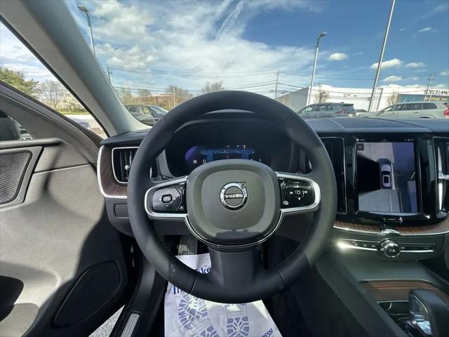 2023 Volvo XC60 B5 Plus Dark Theme