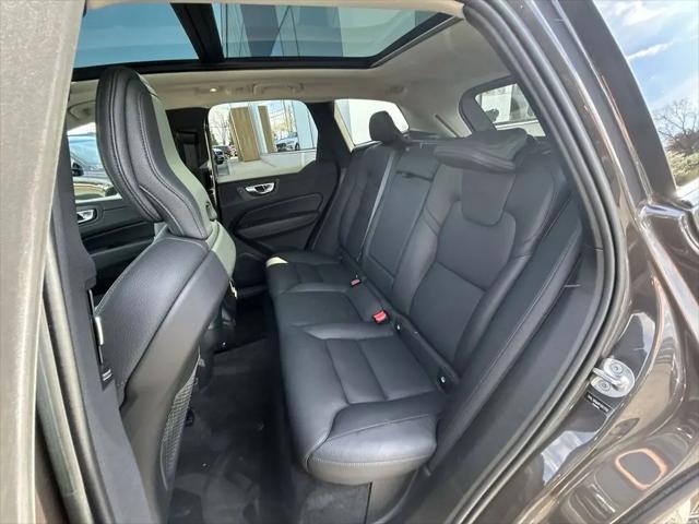 2023 Volvo XC60 B5 Plus Dark Theme