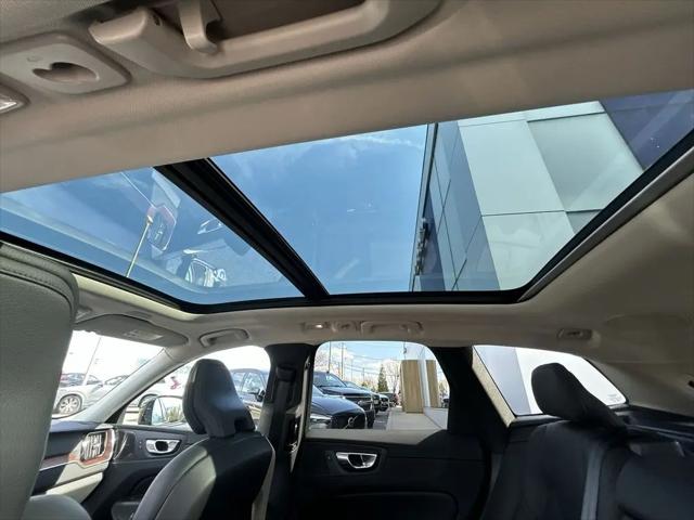2023 Volvo XC60 B5 Plus Dark Theme