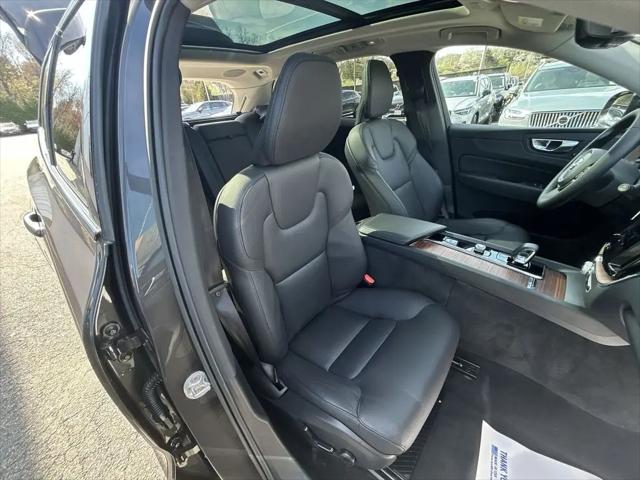2023 Volvo XC60 B5 Plus Dark Theme