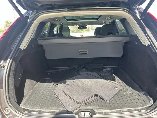 2023 Volvo XC60 B5 Plus Dark Theme