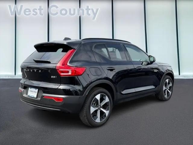 2025 Volvo XC40 B5 Plus Dark Theme