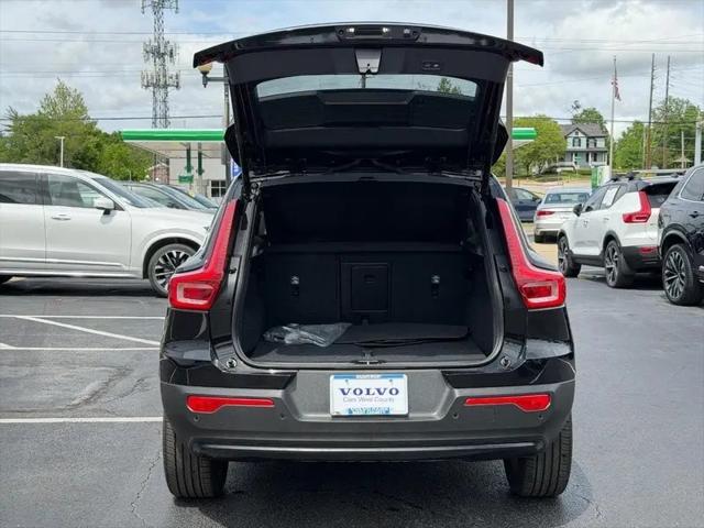 2025 Volvo XC40 B5 Plus Dark Theme