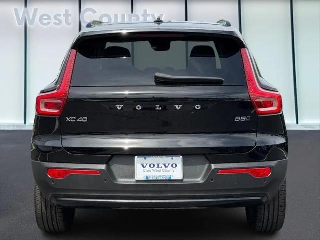 2025 Volvo XC40 B5 Plus Dark Theme