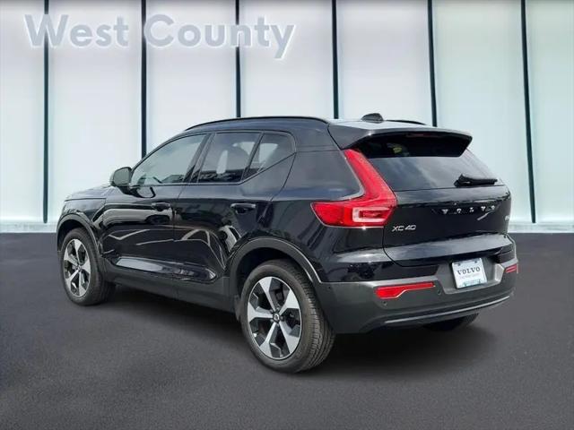 2025 Volvo XC40 B5 Plus Dark Theme