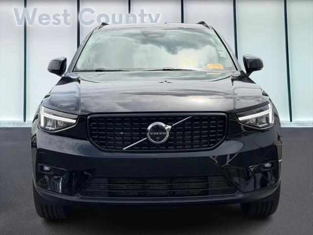 2025 Volvo XC40 B5 Plus Dark Theme
