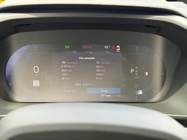 2025 Volvo XC40 B5 Plus Dark Theme