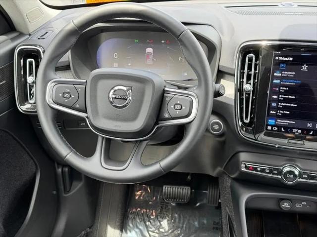 2025 Volvo XC40 B5 Plus Dark Theme
