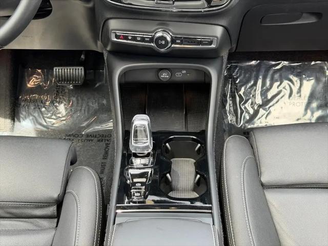 2025 Volvo XC40 B5 Plus Dark Theme