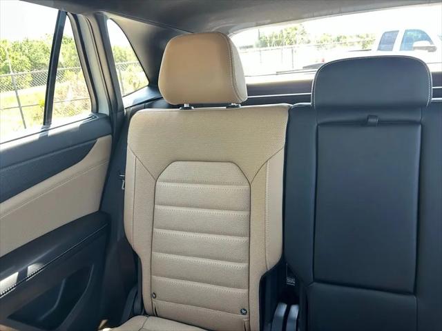2026 Volkswagen Atlas Cross Sport SEL R-Line Black