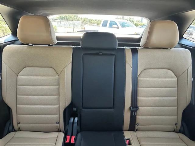 2026 Volkswagen Atlas Cross Sport SEL R-Line Black