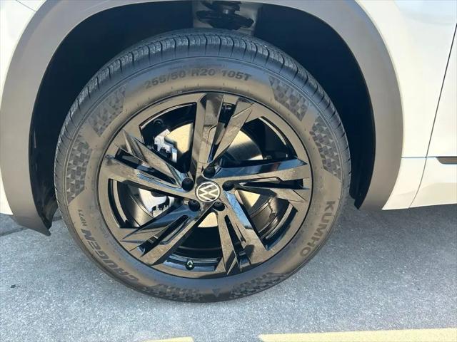 2026 Volkswagen Atlas Cross Sport SEL R-Line Black