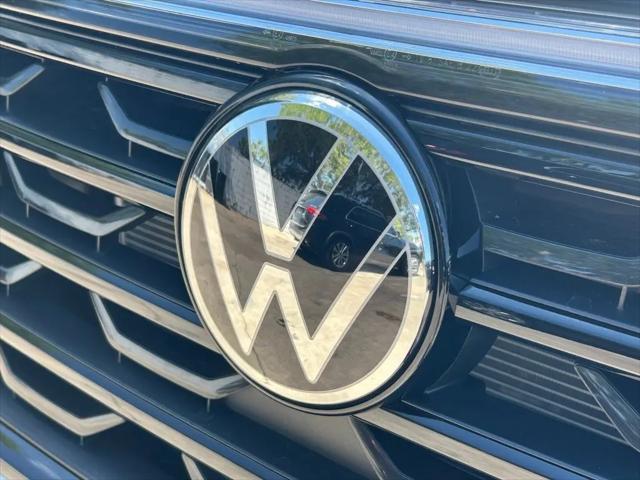 2026 Volkswagen Atlas Cross Sport SEL R-Line Black