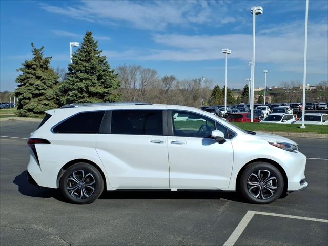 Used 2025 Toyota Sienna Platinum with VIN 5TDESKFC8SS193785 for sale in Burnsville, Minnesota