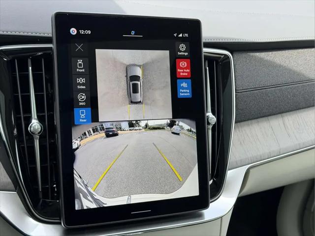 2026 Volvo XC90 Ultra Dark Theme, B6 AWD Gas (mild hybrid), Gasoline, 7 Seats