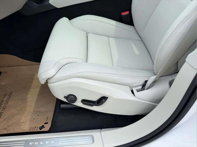 2026 Volvo XC90 Ultra Dark Theme, B6 AWD Gas (mild hybrid), Gasoline, 7 Seats