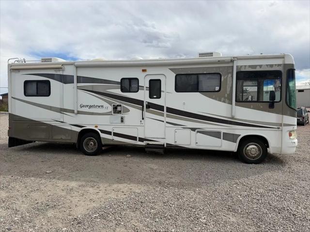 2006 Ford F-53 Base