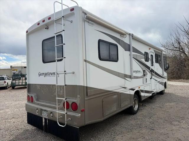 2006 Ford F-53 Base