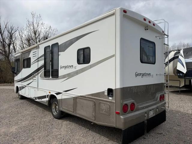2006 Ford F-53 Base