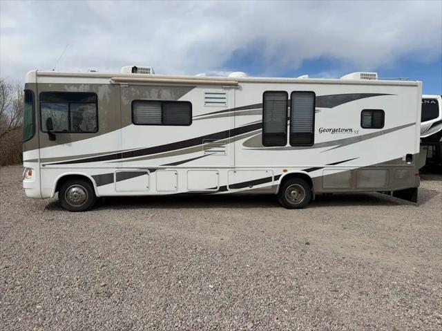 2006 Ford F-53 Base