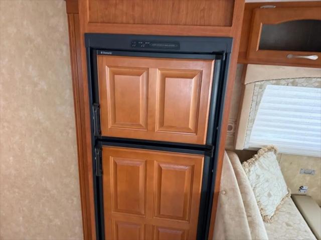 2006 Ford F-53 Base