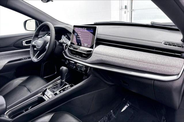 2024 Jeep Compass Latitude Lux FWD