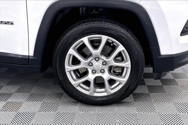 2024 Jeep Compass Latitude Lux FWD