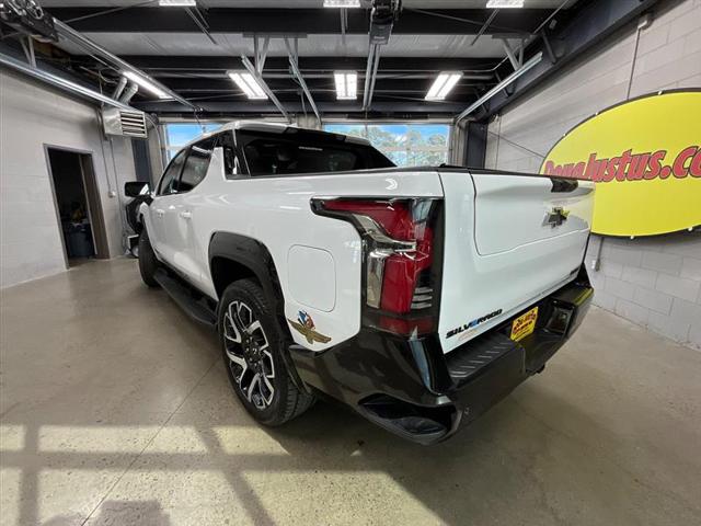 2025 Chevrolet Silverado EV RST