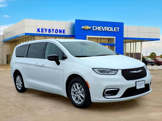 2024 Chrysler Pacifica Touring L for sale in Sand Springs, OK