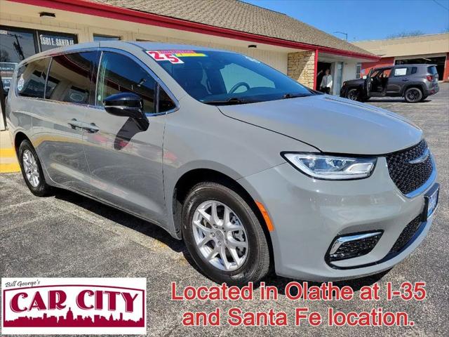 2025 Chrysler Pacifica Select for sale in Olathe, KS