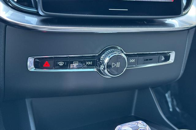 2026 Volvo XC90 Plus, B6 AWD Gas (mild hybrid), Gasoline, Bright, 7 Seats