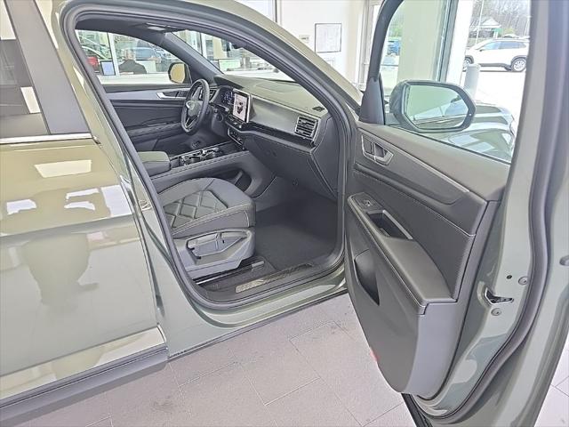 2026 Volkswagen Atlas Cross Sport SE with Technology